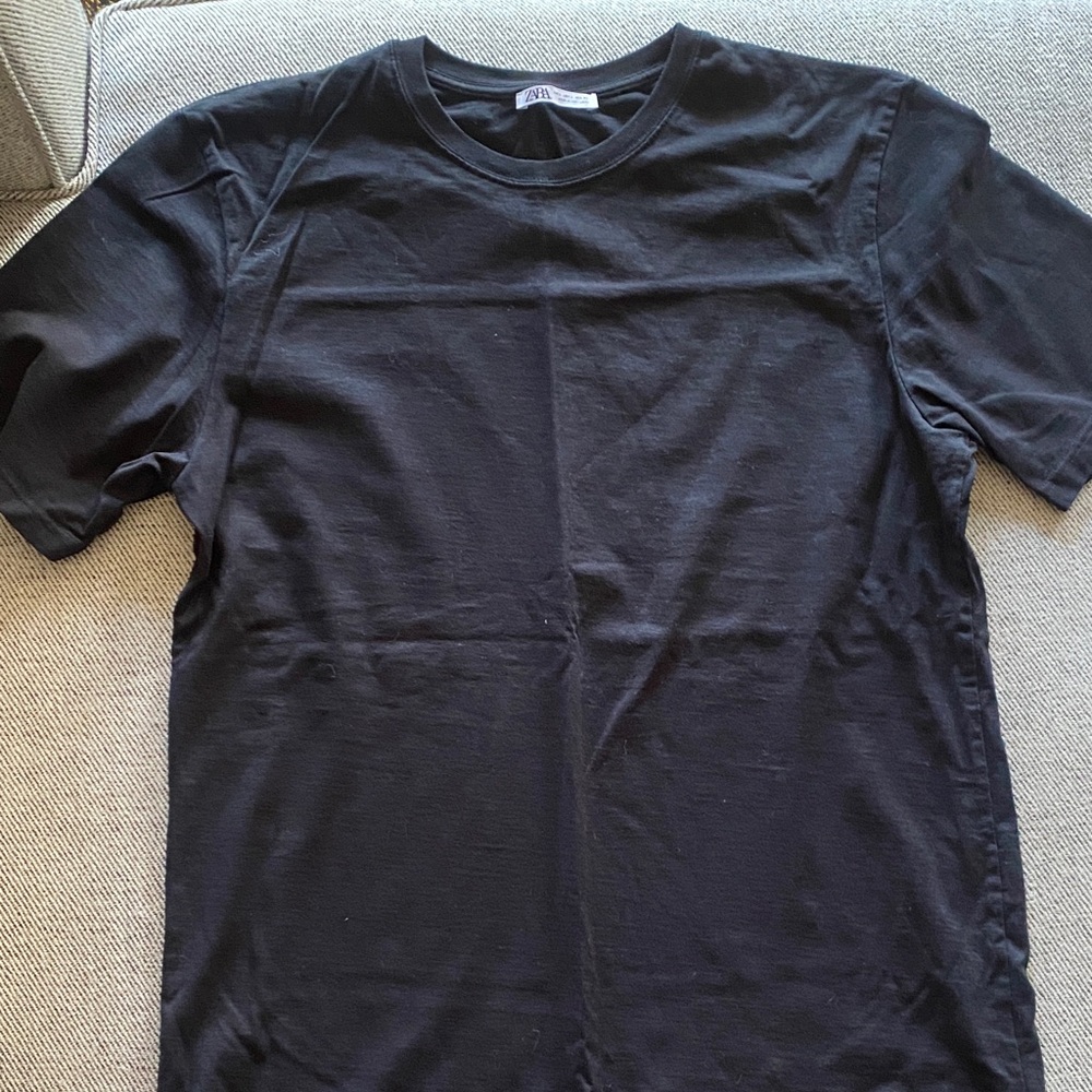 Black tee